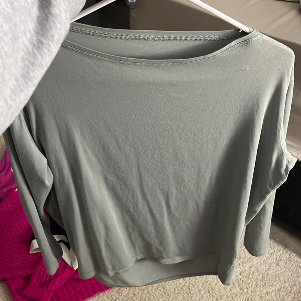 lululemon workout top/ blouse